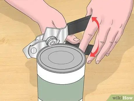 Imagen titulada Use a Manual Can Opener Step 3