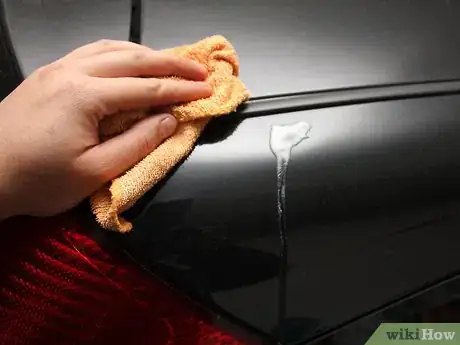 Imagen titulada Remove Egg Stains from Car Paint Step 4