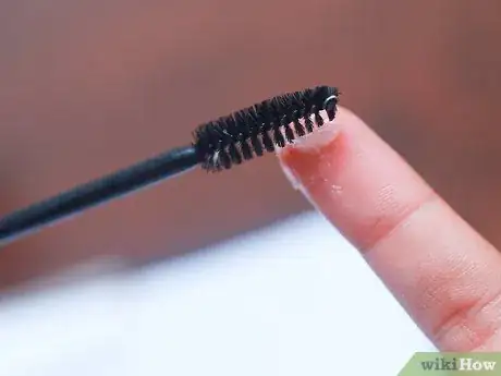 Imagen titulada Make Eyelashes Longer with Vaseline Step 7