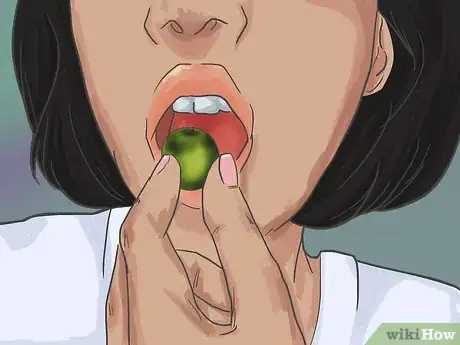 Imagen titulada Eat Kiwi Berries Step 3