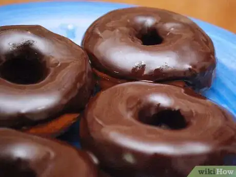 Imagen titulada Make Chocolate Glazed Donuts Intro