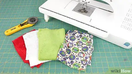 Imagen titulada Make Cloth Diapers Step 1