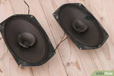 Imagen titulada Fix a Hole in a Car Audio Speaker Step 14