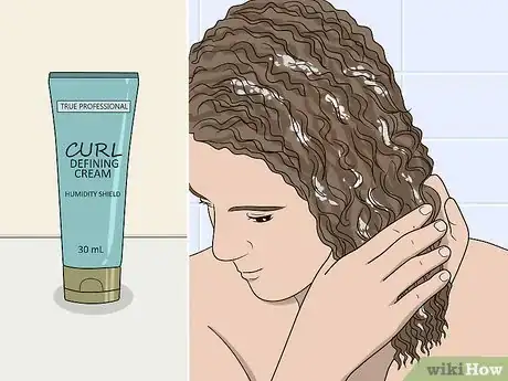 Imagen titulada Sleep with Wet Curly Hair Step 2