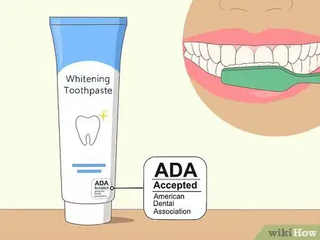 Imagen titulada Whiten Teeth Step 1