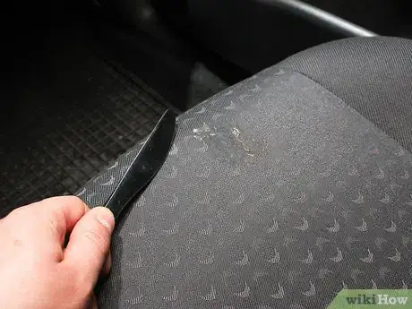Imagen titulada Remove Grease and Oil From a Car's Interior Step 2