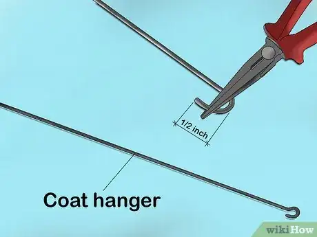 Imagen titulada Use a Coat Hanger to Break Into a Car Step 12