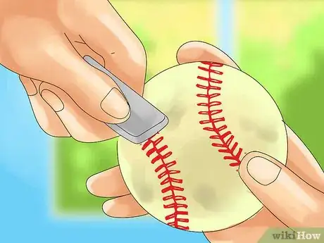 Imagen titulada Clean a Dirty Baseball Step 3