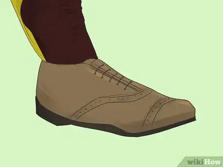 Imagen titulada Keep Dress Shoes from Creasing Step 4