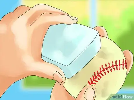 Imagen titulada Clean a Dirty Baseball Step 6