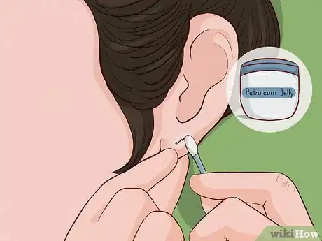 Imagen titulada Close an Earlobe Piercing Step 7