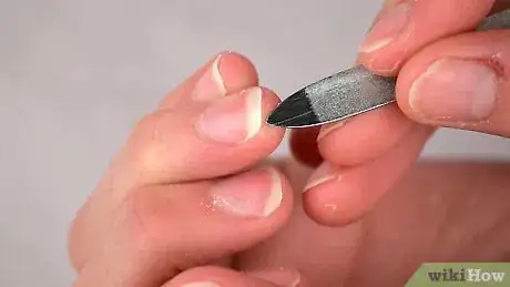 Imagen titulada Clean Your Fingernails Step 1