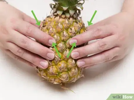 Imagen titulada Buy and Store Fresh Pineapple Step 3