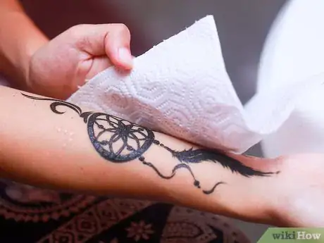 Imagen titulada Care for a Henna Design Step 5