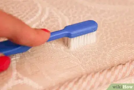 Imagen titulada Remove Blood Stains from a Mattress Step 12