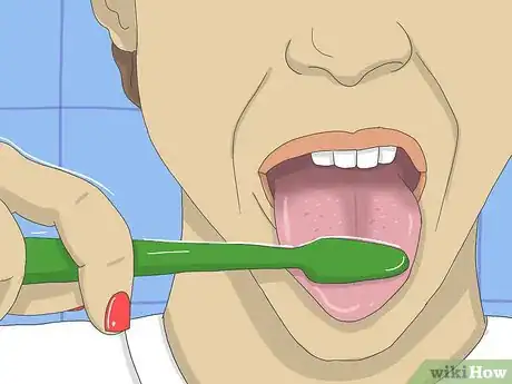 Imagen titulada Avoid Gagging While Brushing Your Tongue Step 2