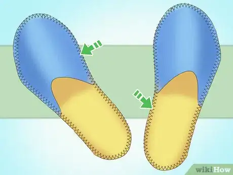 Imagen titulada Make Felt Slippers Step 19