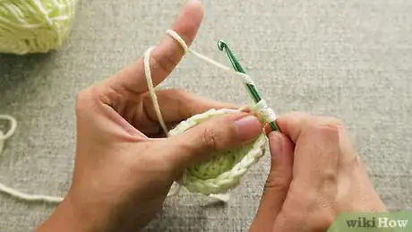 Imagen titulada Crochet an Oval Step 12