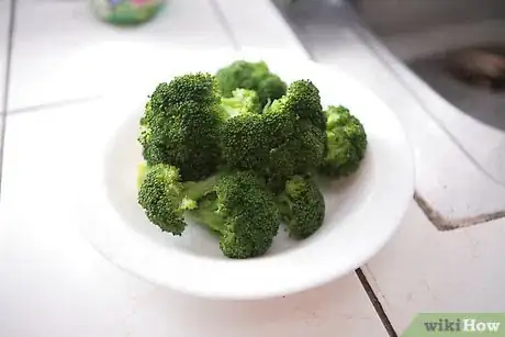 Imagen titulada Keep Cooked Broccoli Bright Green Step 6