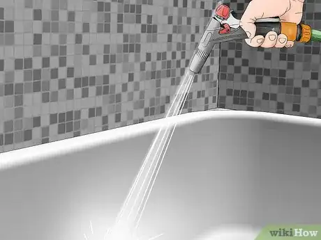 Imagen titulada Paint the Bathtub Step 13