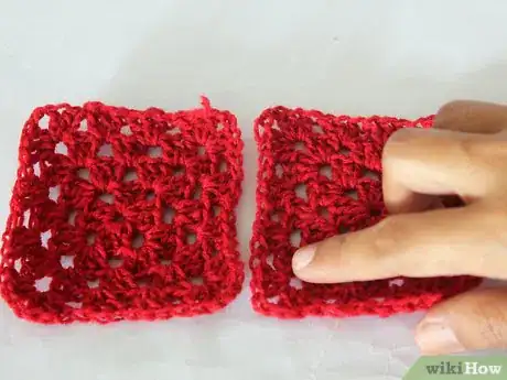 Imagen titulada Attach Granny Squares Step 22