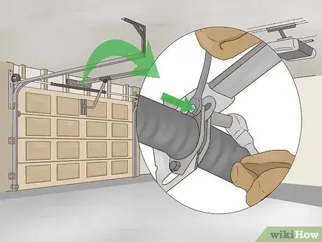 Imagen titulada Fix a Garage Door Spring Step 10