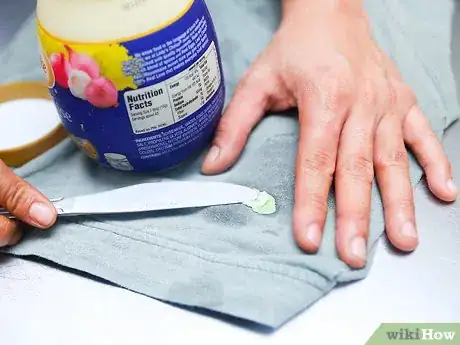 Imagen titulada Remove Chewing Gum from Cotton Step 9