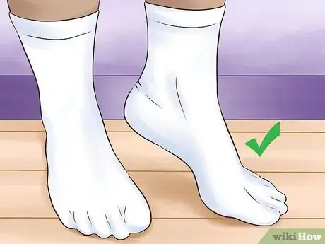 Imagen titulada Shave Dead Skin off Feet Step 12