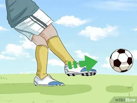 Imagen titulada Kick Like Cristiano Ronaldo Step 5