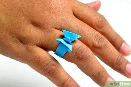 Imagen titulada Make a Ring out of Paper Step 28