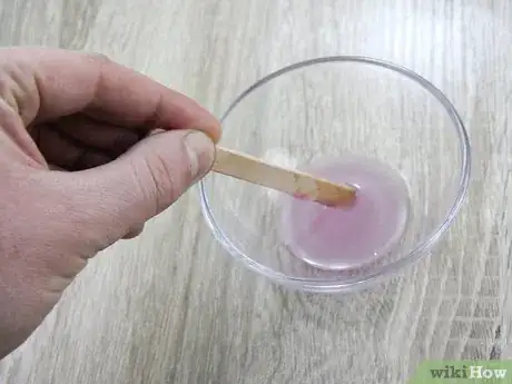 Imagen titulada Make Lip Gloss Using Vaseline and Lipstick Step 12