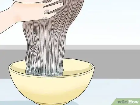 Imagen titulada Make Your Hair Look Gray for a Costume Step 13