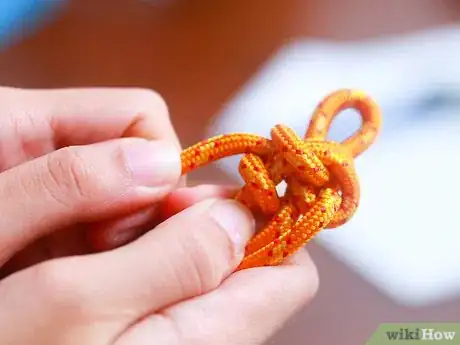 Imagen titulada Make a Paracord Bracelet Step 10