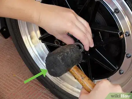 Imagen titulada Remove Locking Lug Nuts Step 6