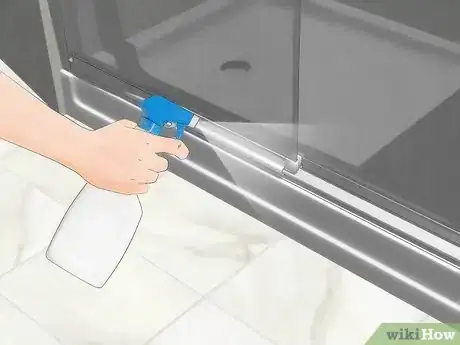 Imagen titulada Clean Shower Doors Step 12