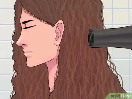 Imagen titulada Make Frizzy or Curly Hair Into Straight Hair Step 4