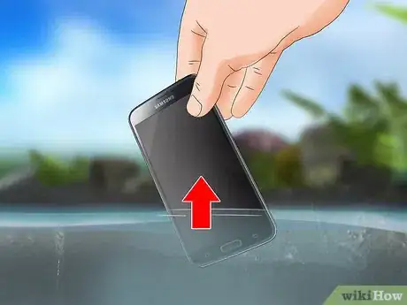 Imagen titulada Dry Out a Phone Without Rice Step 5