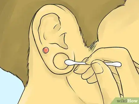 Imagen titulada Clean Ear Gauges Step 5