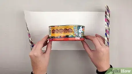 Imagen titulada Wrap Cylindrical Gifts Step 10