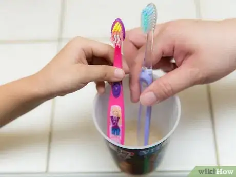 Imagen titulada Keep a Clean Toothbrush Step 6