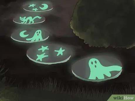 Imagen titulada Make Glow in the Dark Stepping Stones Step 12