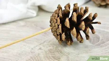 Imagen titulada Paint Pine Cones Step 3