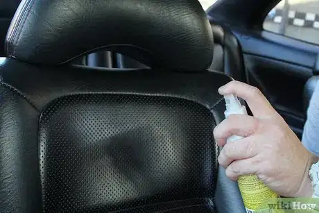 Imagen titulada Clean Car Upholstery Step 22
