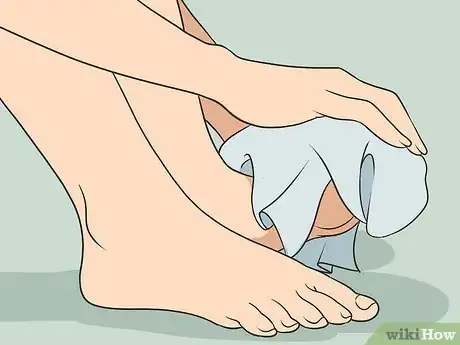 Imagen titulada Soak an Ingrown Toenail Step 4