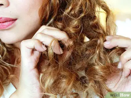 Imagen titulada Detangle Curly Hair Step 7