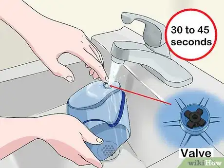 Imagen titulada Clean a Waterpik Step 3