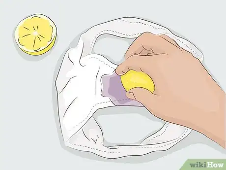 Imagen titulada Remove Blood from Your Underwear After Your Period Step 17