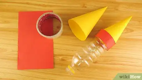 Imagen titulada Make a Baking Soda and Vinegar Rocket Step 2