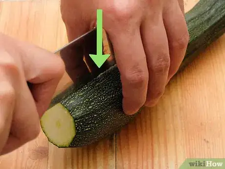 Imagen titulada Cut Zucchini Step 4