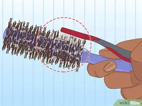 Imagen titulada Clean a Round Hair Brush Step 10